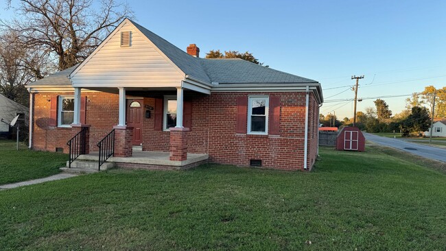 3 Bedroom / 1 Bath Brick Home - 3 Bedroom / 1 Bath Brick Home