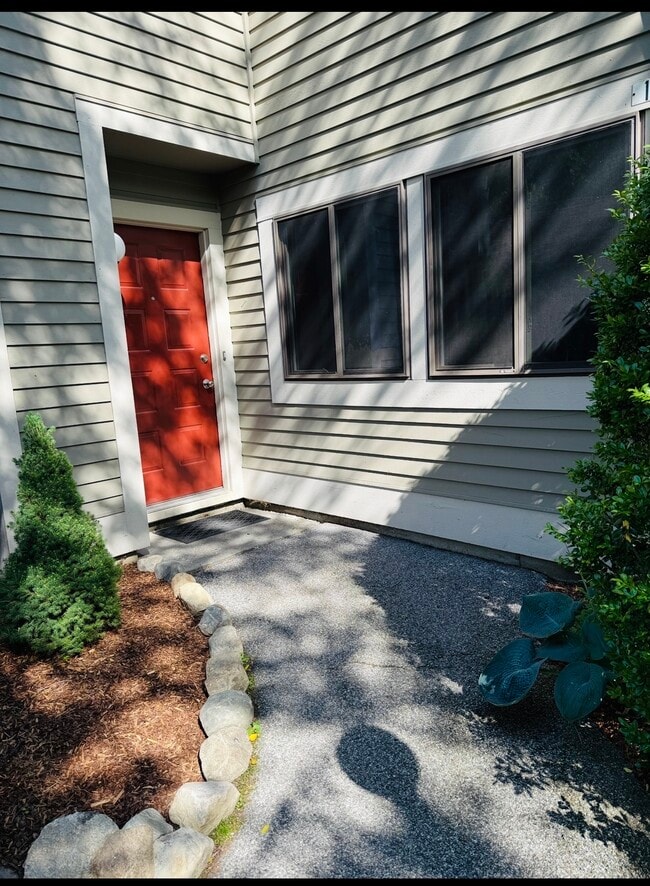 Building Photo - 121 Stone Mdw Unit 121 Stonemeadow Drive