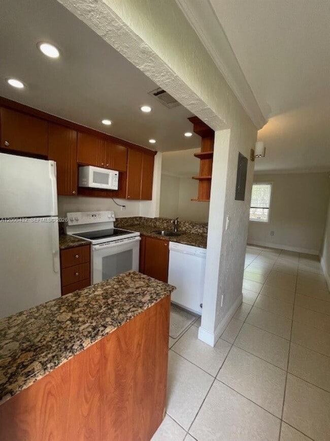 Photo - 8601 SW 68th Ct Unit 4