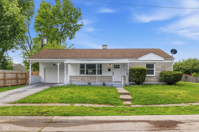 Building Photo - 1441 W Lynn Dr