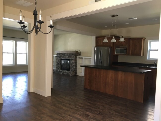 Kitchen/Living - 1711 Lone Pine Dr