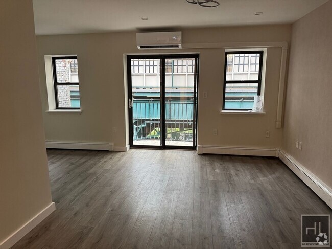 Building Photo - 2 BEDROOM | LONG ISLAND CITY Unit 3 Rental