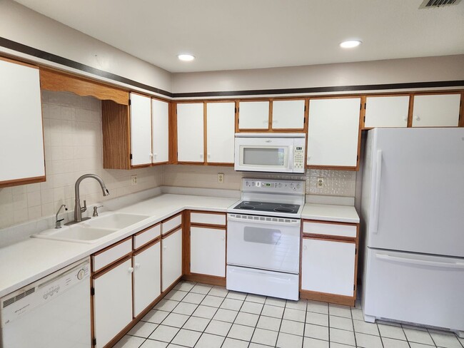 Photo - Beautiful Townhome 2 Bedroom 2.5 Bathroom