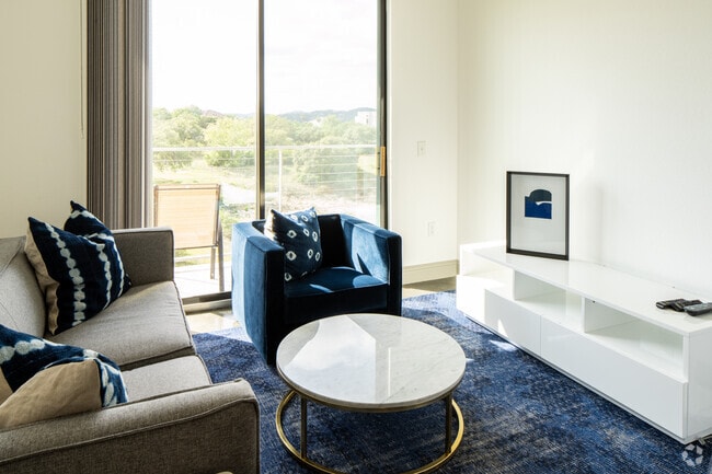 1HAB, 1BA - 744 ft² - The Hudson on Lake Travis (WATERFRONT!)
