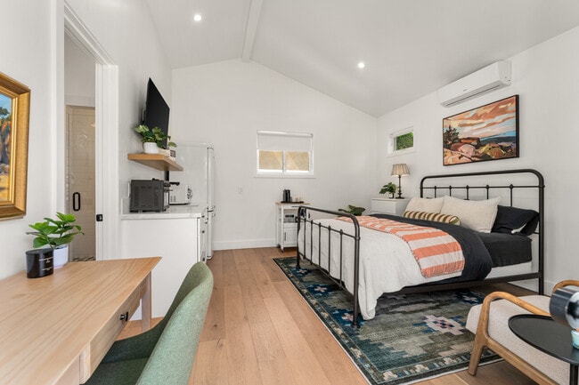 412 Esther St Unit B