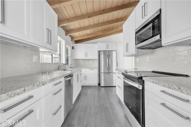 Photo - 16433 Kingsbury St