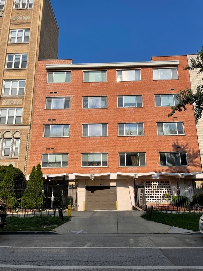 Photo - 5953 N Kenmore Ave