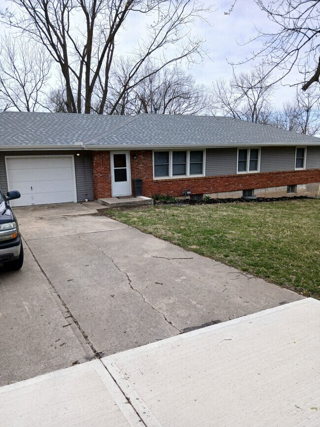 Photo - 7430 NW Locust Dr