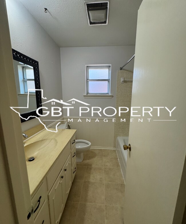 Photo - Cute 3 bed 2 bath