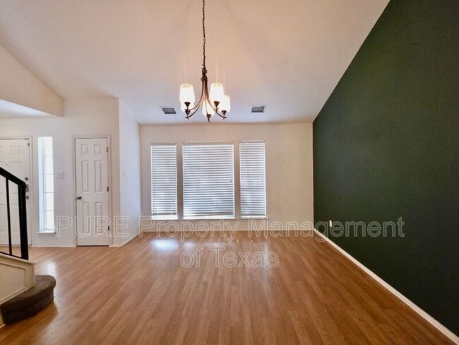 Photo - 1424 Roxanne's Run