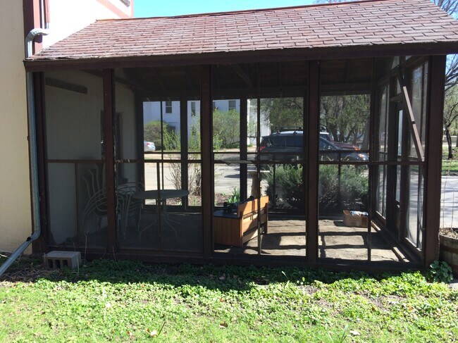 Photo - 445 Wilson W St Unit E