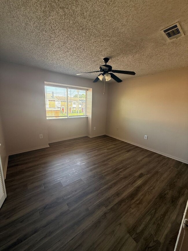 8911-8915 GSRI Ave