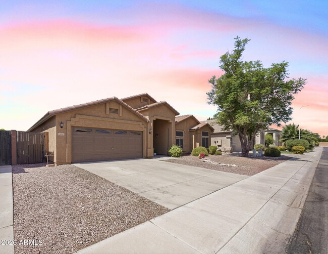 Building Photo - 4441 E Cottonwood Ln