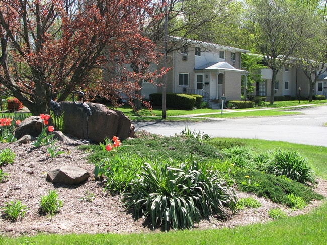 Ramblestone Estates - Ramblestone Estates Apartments