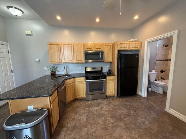 Building Photo - 308 Columbia Ave Unit 2R