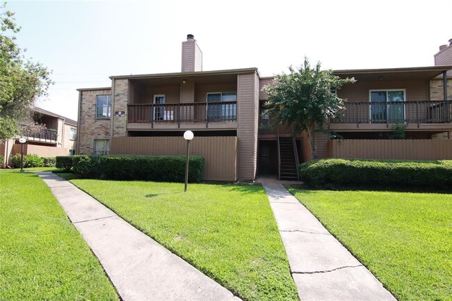 Building Photo - 10555 Turtlewood Ct Unit 1001