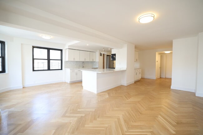 Photo - Lexington Towers