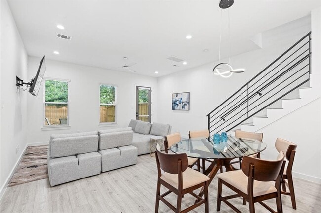 Photo - 6829 Cadillac St