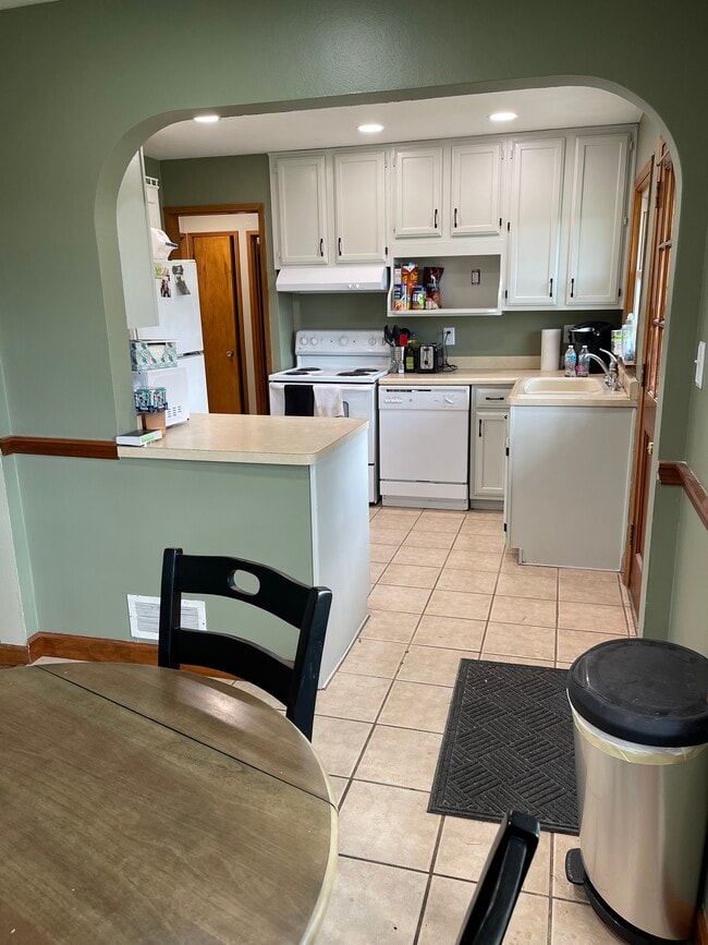 Kitchen - 2440 Lantz Rd