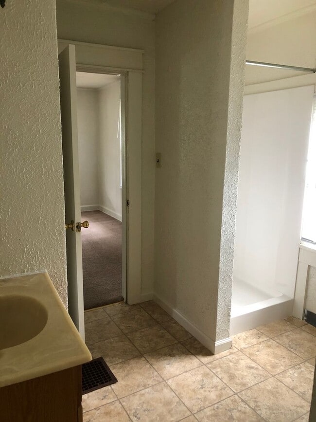 Photo - 202 E 15th St