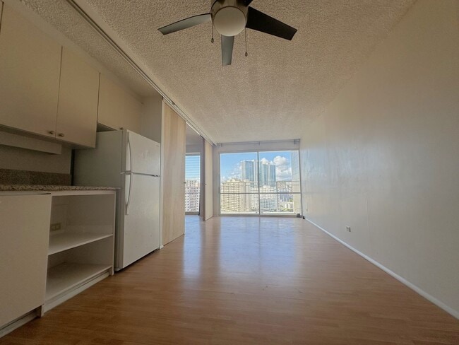 Photo - Kapiolani Manor - 1/1/1 Electricity Included! Unidad 1801