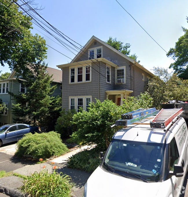 Building Photo - 8 Belmont St Rental