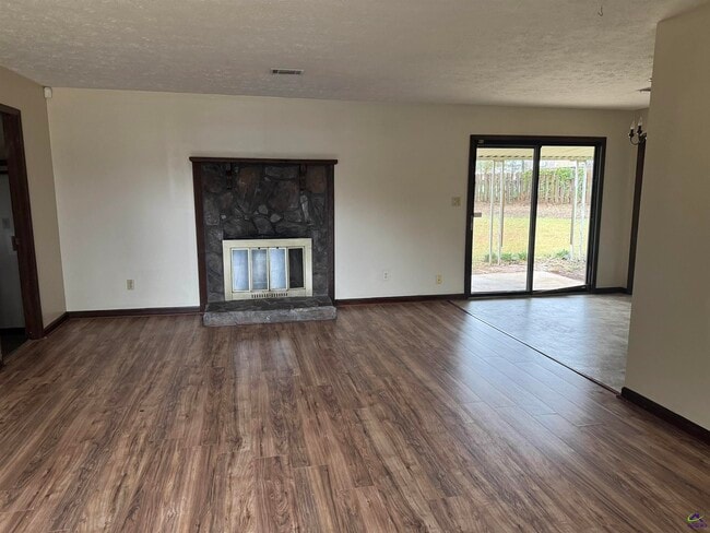 Photo - 108 Renoir Ln