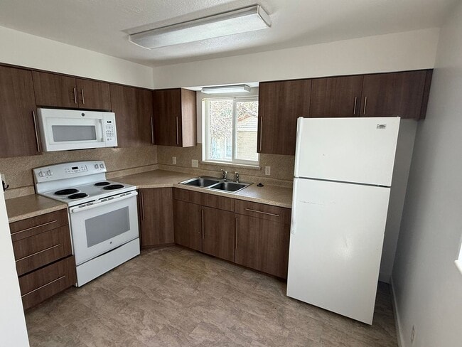 Photo - 54 W Clearfield triplex Unit 2