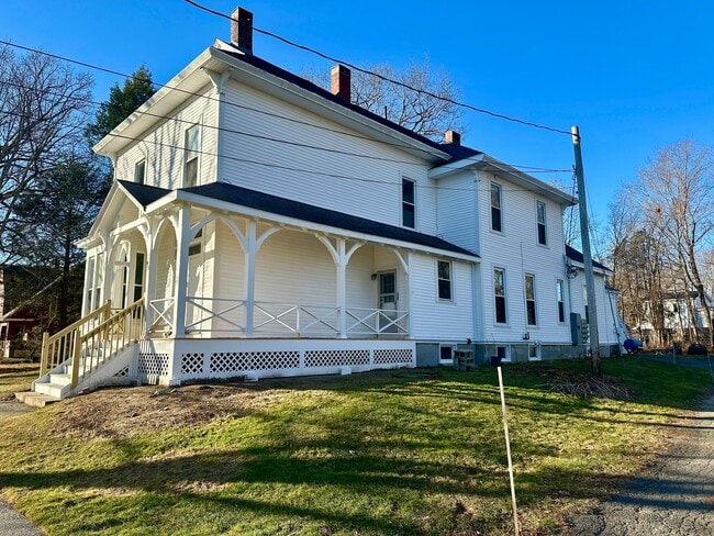 Building Photo - Recently Remodeled 1 Bedroom in Desirable ... Unit 1