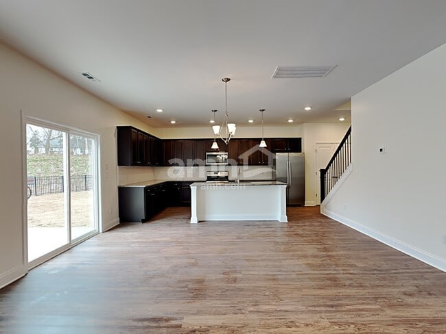 Photo - 1364 Lomond Dr