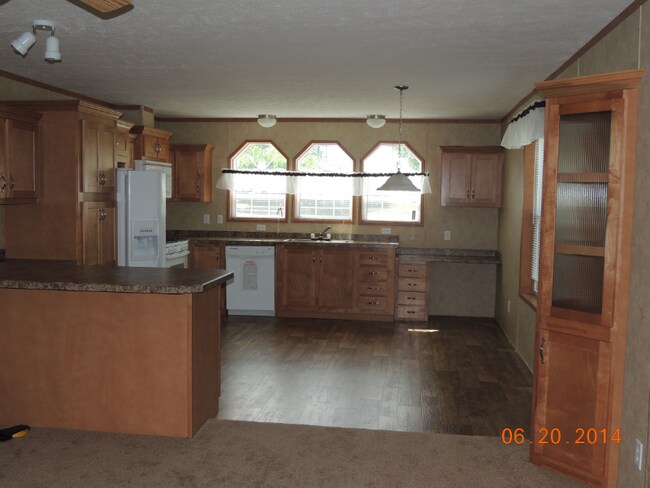 Photo - 203 2nd St S