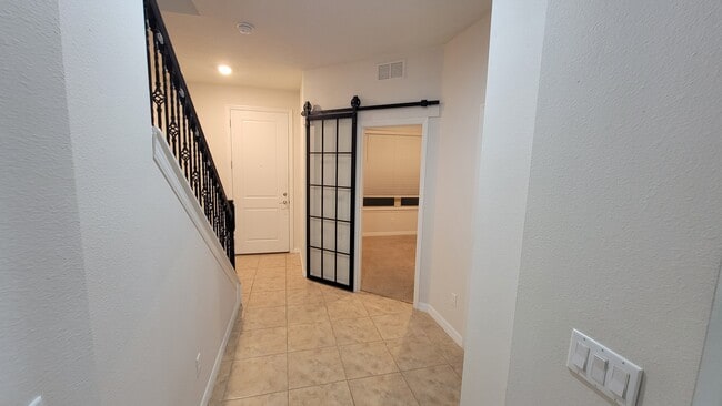 Photo - 5041 Walker St