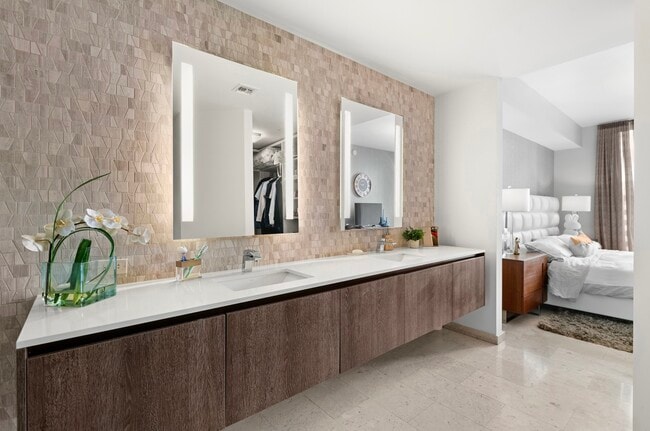 Photo - 950 Brickell Bay Dr