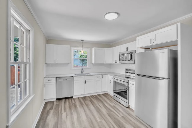 Photo - 120 Abbotsford Dr