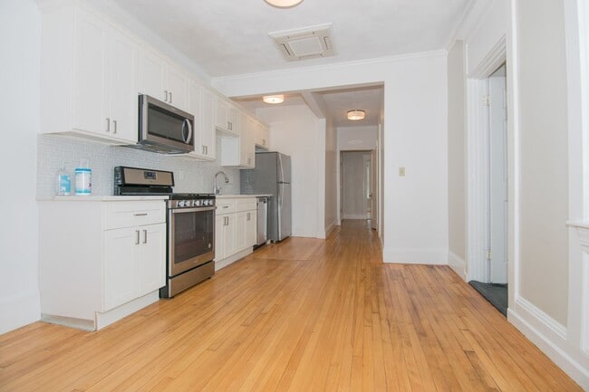 Photo - Sunny Spacious 3 Bedroom
