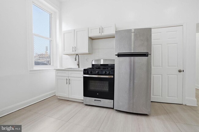 Photo - 3462 N Front St