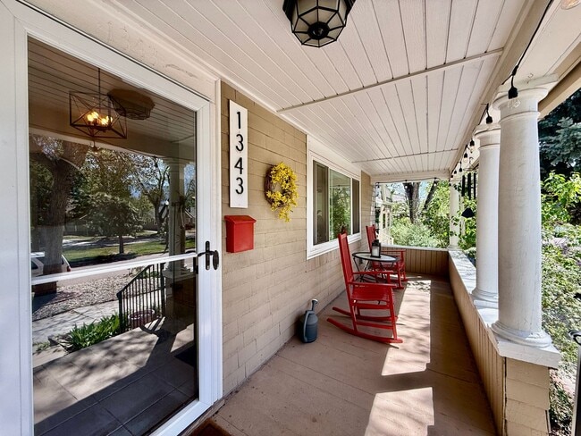 Building Photo - Distinguished 4 bed, 2 bath Bungalow in the Old North End