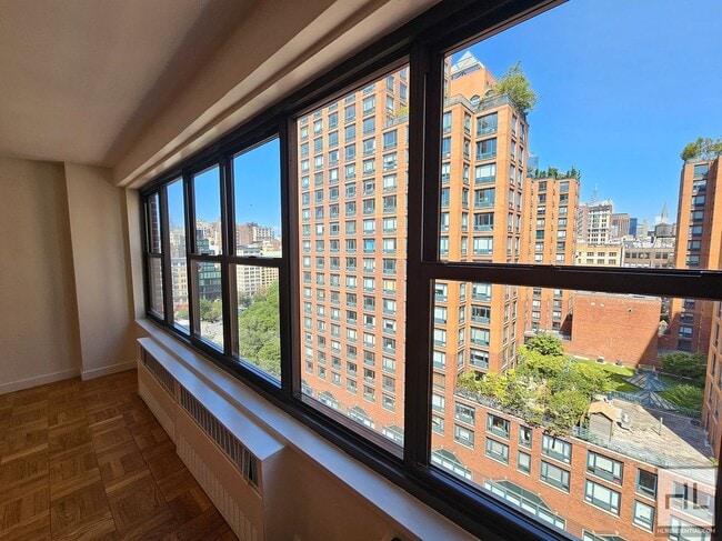 Building Photo - Top-Floor Alcove Studio Near Union Square Unit PHH00