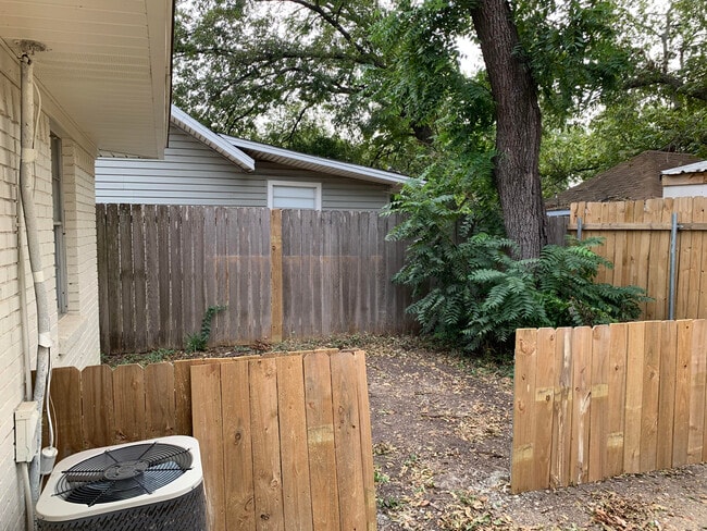 Photo - 906 E Walnut St