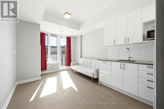 Photo - 360 Deschâtelets Ave. Unit 209