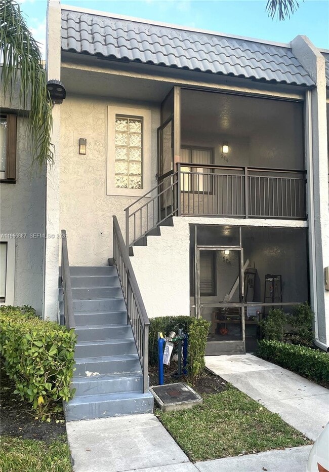 Building Photo - 16571 Blatt Blvd Unit 204