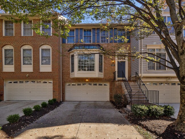 Spacious Garage Townhome at Fallstone Comm... - Spacious Garage Townhome at Fallstone Comm...