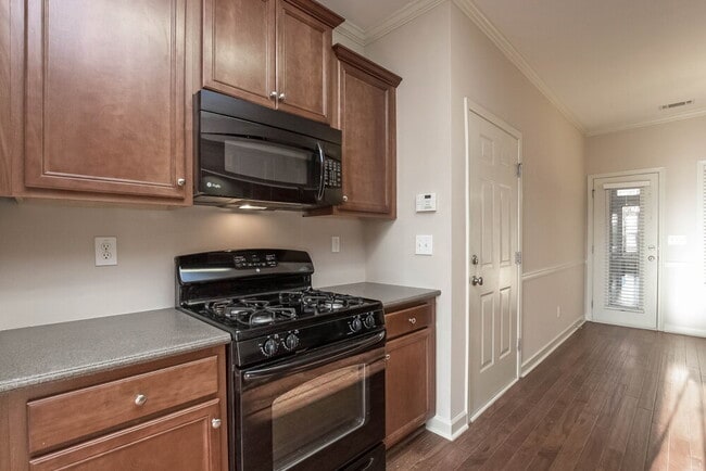 Photo - 537 Pringle Dr NE