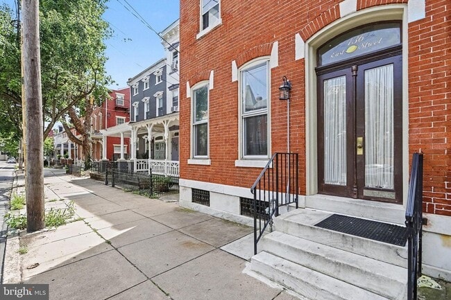 136 E Lemon St
