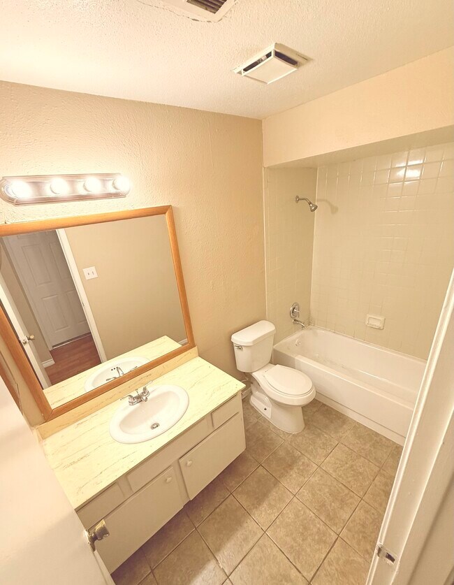 Photo - 12655 Ashford Meadow Dr Unidad D