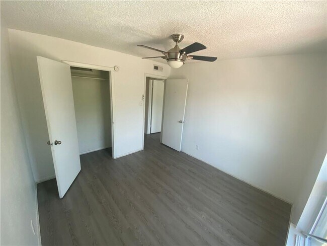 Photo - 2401 Manor Rd Unit 207