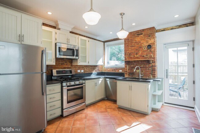 Photo - 1928 Catharine St