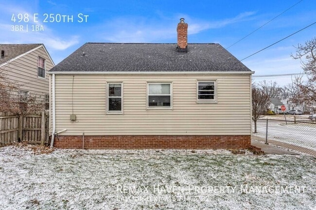 Photo - 498 E 250th St