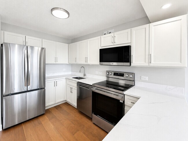 Photo - 405 N Wabash Ave