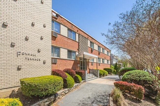 Photo - 4465 MacArthur Blvd NW Unidad 111